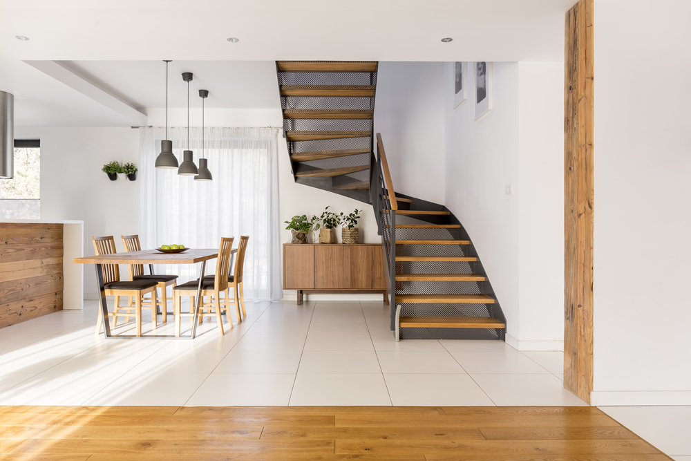 escalier tournant dans une maison