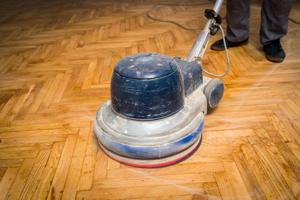 Comment poncer un parquet avec une petite ponceuse ?